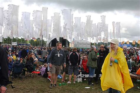  Der Glastonbury Festival 2007: Eine Ode an den Regen und die legendäre Performance von Neil Hannon